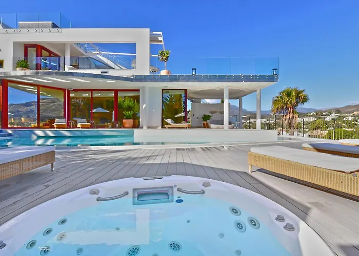 Appartement Extraordinary 7 Bdrm W Pool, Gym, Cinema *