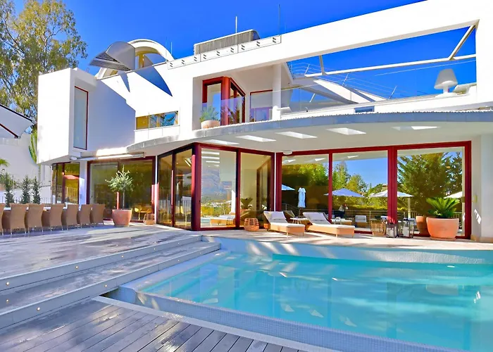 Extraordinary 7 Bdrm W Pool, Gym, Cinema * Marbellac