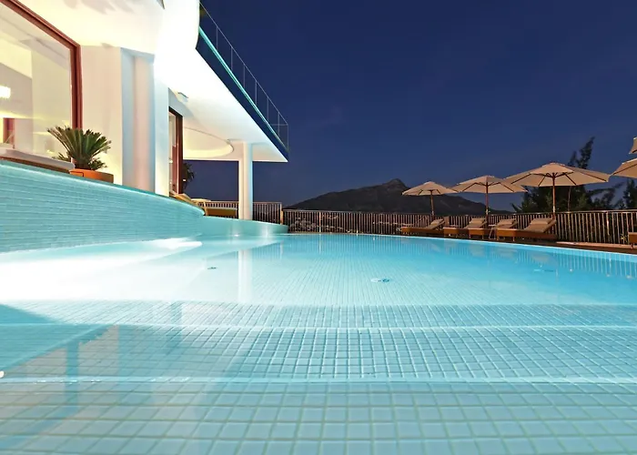 Extraordinary 7 Bdrm W Pool, Gym, Cinema Appartement *