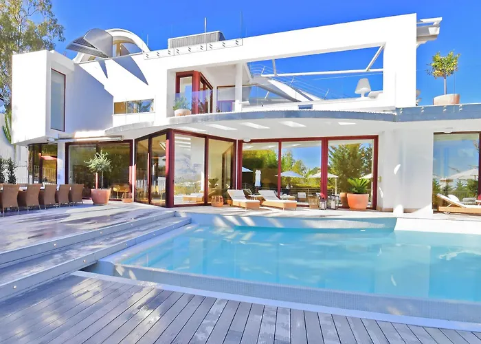 Extraordinary 7 Bdrm W Pool, Gym, Cinema Appartement