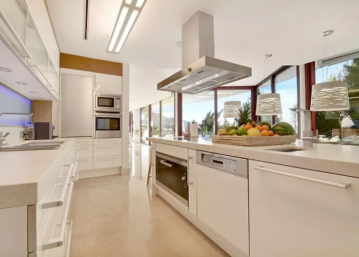 Extraordinary 7 Bdrm W Pool, Gym, Cinema * Marbellac