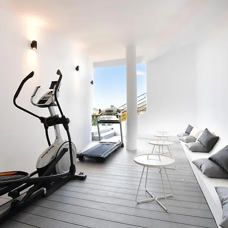 Extraordinary 7 Bdrm W Pool, Gym, Cinema Apartment