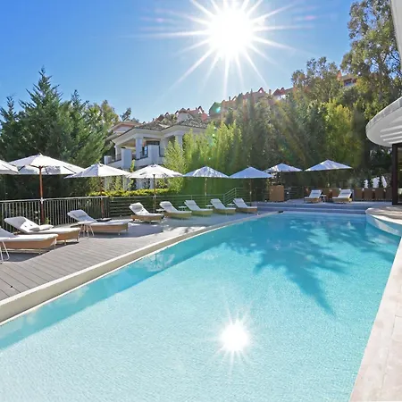 Extraordinary 7 Bdrm W Pool, Gym, Cinema Apartment