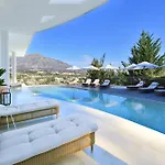 Daire Extraordinary 7 Bdrm W Pool, Gym, Cinema *