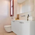 Extraordinary 7 Bdrm W Pool, Gym, Cinema Daire *