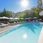 Extraordinary 7 Bdrm W Pool, Gym, Cinema Daire
