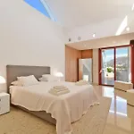 Daire Extraordinary 7 Bdrm W Pool, Gym, Cinema