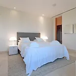 Extraordinary 7 Bdrm W Pool, Gym, Cinema *