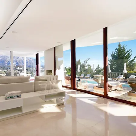 Extraordinary 7 Bdrm W Pool, Gym, Cinema 马尔韦利亚