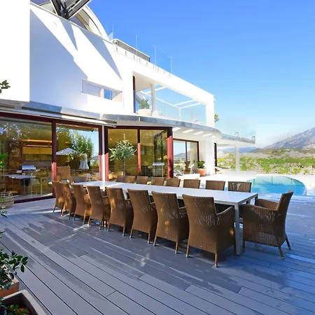 Extraordinary 7 Bdrm W Pool, Gym, Cinema 公寓 *