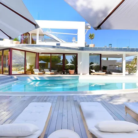 Apartment Extraordinary 7 Bdrm W Pool, Gym, Cinema