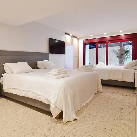 Extraordinary 7 Bdrm W Pool, Gym, Cinema