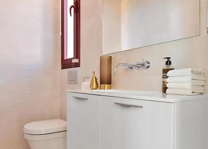 Extraordinary 7 Bdrm W Pool, Gym, Cinema Appartement *
