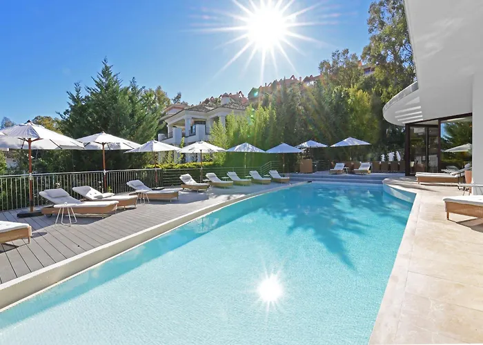 Extraordinary 7 Bdrm W Pool, Gym, Cinema Appartement