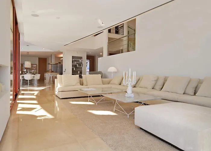 Extraordinary 7 Bdrm W Pool, Gym, Cinema Marbella