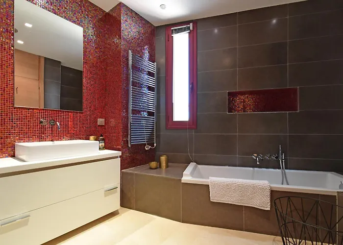 Extraordinary 7 Bdrm W Pool, Gym, Cinema