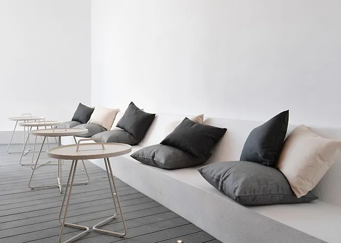アパート Extraordinary 7 Bdrm W Pool, Gym, Cinema マルベーリャ