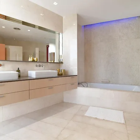 아파트 Extraordinary 7 Bdrm W Pool, Gym, Cinema *