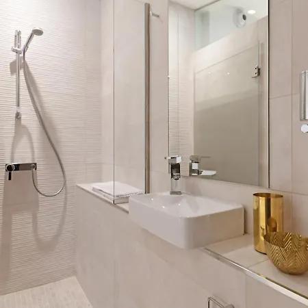 아파트 Extraordinary 7 Bdrm W Pool, Gym, Cinema *