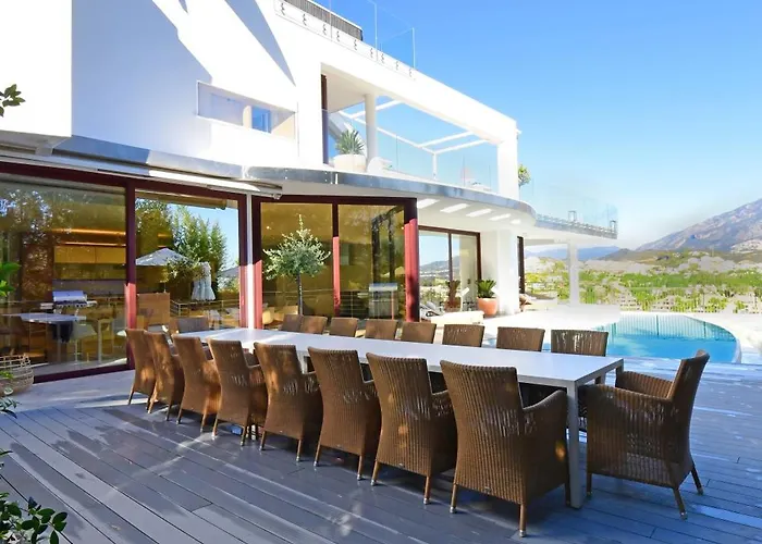 Extraordinary 7 Bdrm W Pool, Gym, Cinema Apartamento *