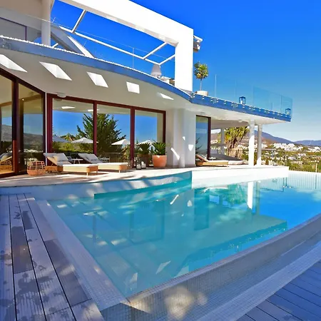 Extraordinary 7 Bdrm W Pool, Gym, Cinema Apartamento Marbella