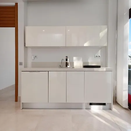 Extraordinary 7 Bdrm W Pool, Gym, Cinema