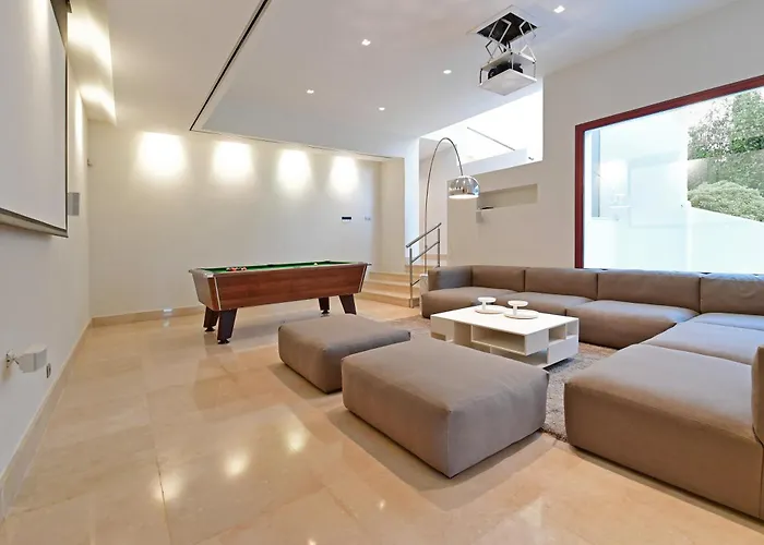 Extraordinary 7 Bdrm W Pool, Gym, Cinema Apartamento Marbella