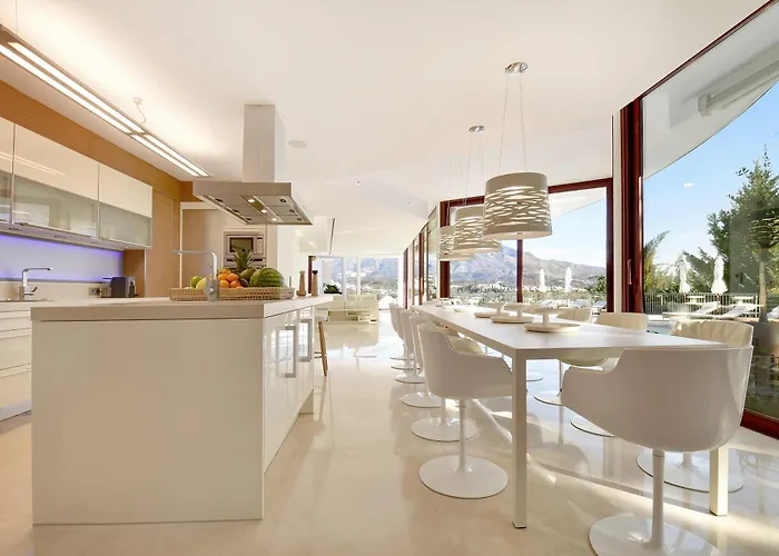 Extraordinary 7 Bdrm W Pool, Gym, Cinema * Marbella